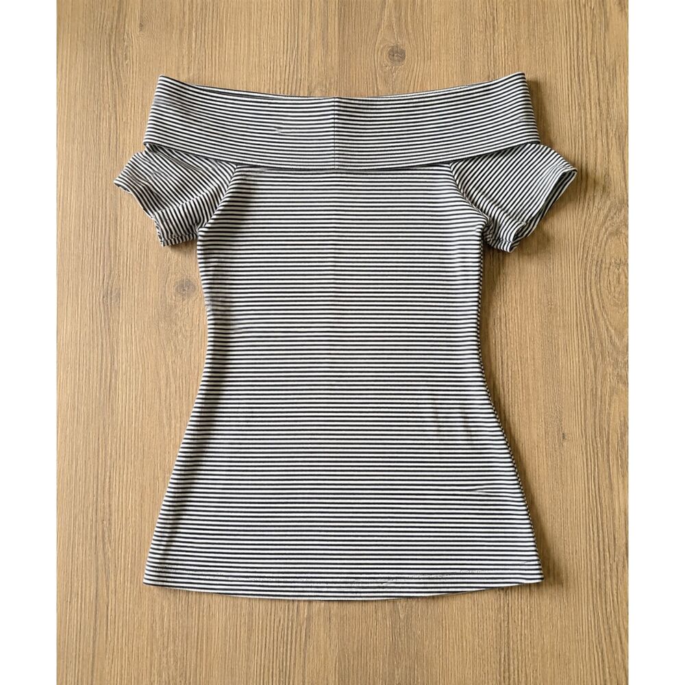 J.Crew Off-the-Shoulder Striped Top Size Small | Black & White